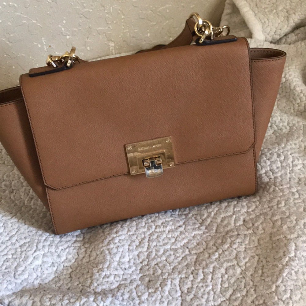 Micheal Kors bag, open to negotiate price